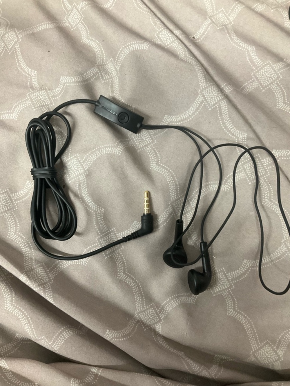 ⭐️ 10-4-$10- Samsung Black Wired Earbuds with Inline Mic and 3.5mm Jack